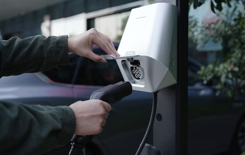 BESEN LX30 22 kW APP - wallbox 22 kW z gniazdem Type 2 i aplikacją EVSEMaster